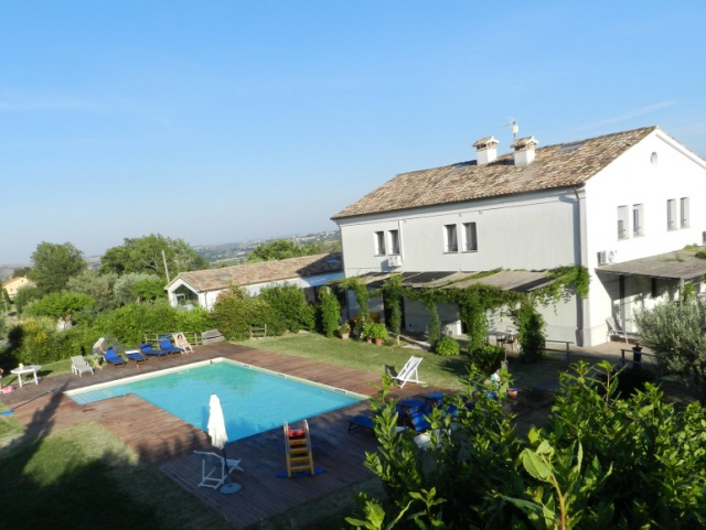 20190624030318Le Marche Agriturismo Zwembad 12a